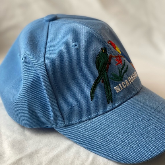 Parrot Hat - Picture 2 of 3